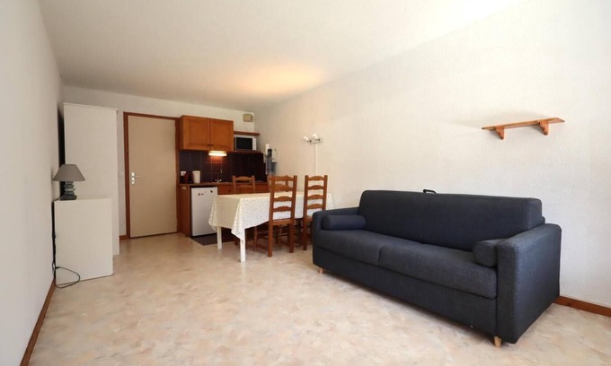 Les Houches Apartment | 120m from ski slopes, 1st floor, terrace, balcony, parking, 27m², Les Houches