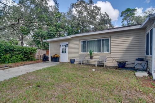 Tampa House | 13 Mi to Busch Gardens Tampa Gem with Grill and Yard
