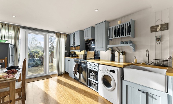Bury St Edmunds House | 139 I Out Westgate St I Characterful & Peaceful 1BR House.