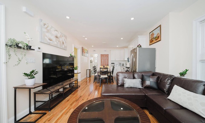 Milton Apartment | 14/1 - 3BR Milton - Cozy Apt near Blue Hills Museum