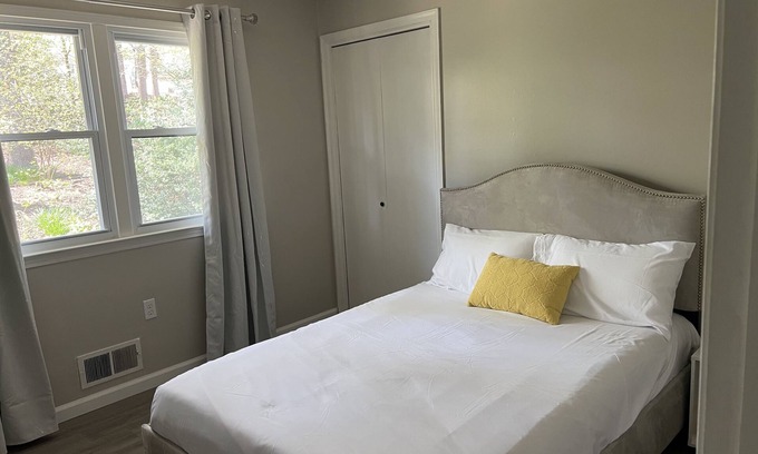 Lanham House | 14 minutes to University of Maryland, Close to Washington DC/Tyson's Corner