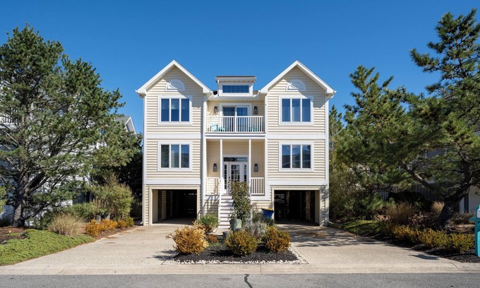 Lewes House | 140 Henlopen Shores - Large home close to the beach in Cape Shores!