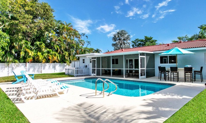 Dania Beach Villa | 144 SE 3rd Ave Dania Beach FL