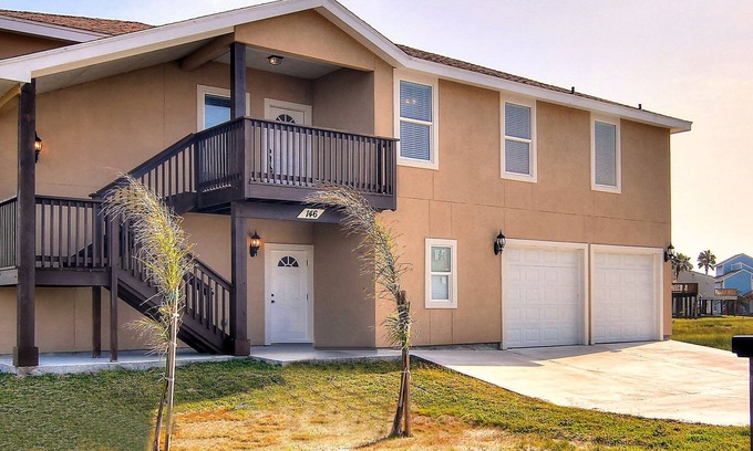 Port Aransas House | 146 Beachview Drive Downstairs Bved146 3 Bedroom Home by RedAwning
