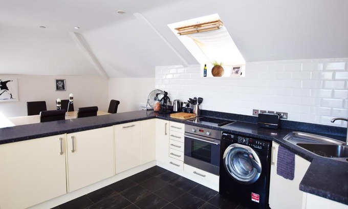 Kingsbridge Apartment | 15 Crabshell Heights