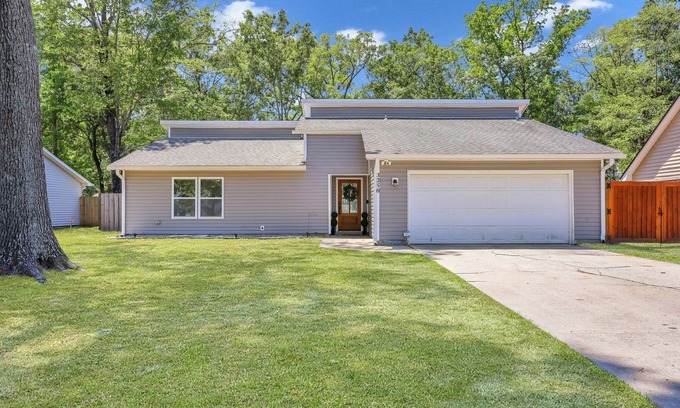 North Charleston House | 15 minutes from CHS airport 20 minutes from Downtown 35 minutes from beaches.