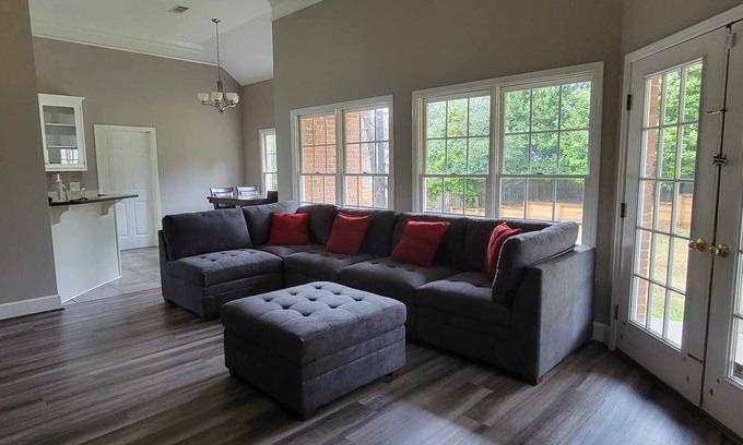 Fortson House | 15 Minutes from anywhere you want to go in Columbus! A home away from home.