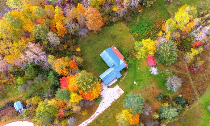 Pittsfield House | 15 Minutes to Killington & Golf - 2 Living Rooms - Next to Riverside Farm