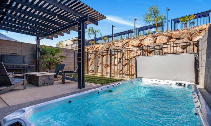 St. George House | 1626| Private Swim Spa, Hot tub, Resort access