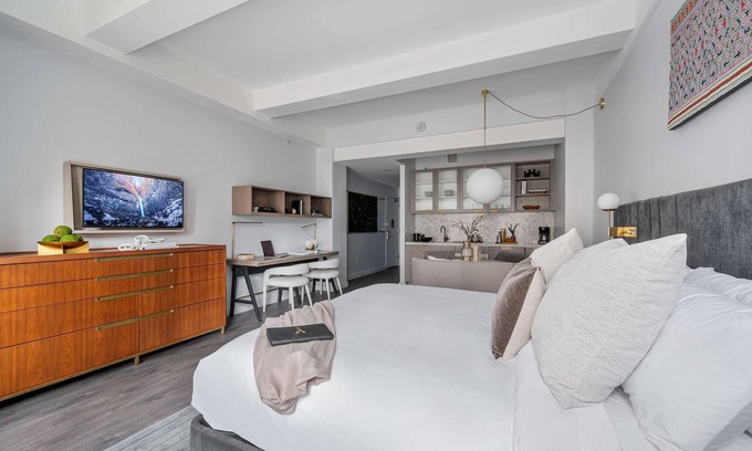 Financial District Apartment | 17john: Executive King Studio With Sofa Bed