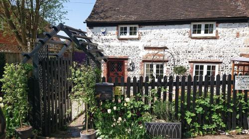 Hurley House | 17th Century 2-Bed Sleeps 4 Free Parking