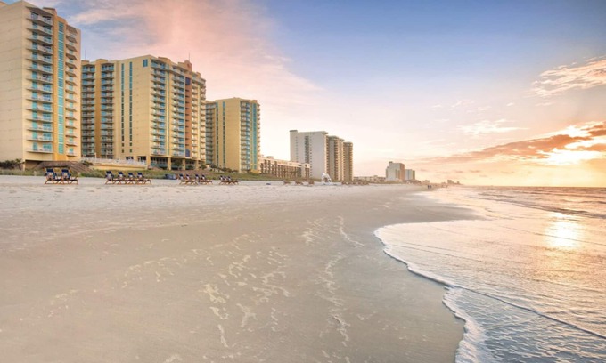 Ocean Drive Resort | 1BD w/Full Kitchen, Jetted Tub, W/D, FREE PARKING, NO RESORT FEES!