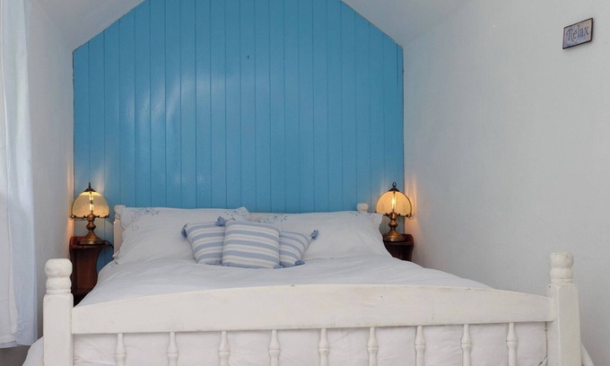 Grade Cottage | 1Bed Cottage Sleeps 2 - Enclosed Garden, Pets, Bbq