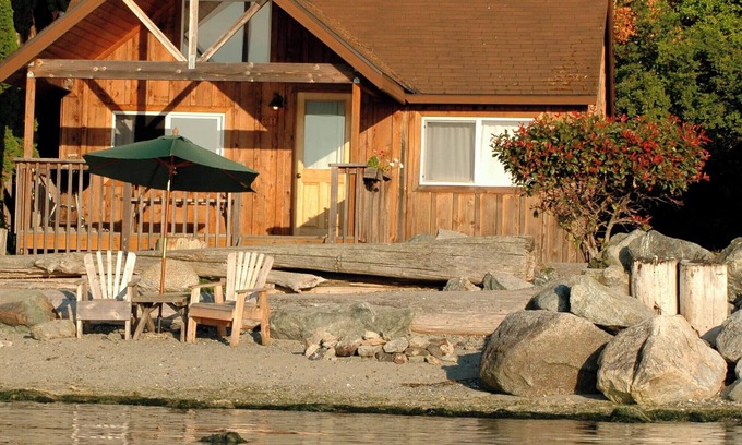 Eastsound Cabin | 1BR Beachfront Cabin directly on world class west-facing beach!