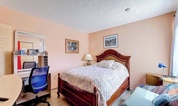 Fontainebleau House | 1BR in Shared Miami Home | Pool, Lake & Tennis