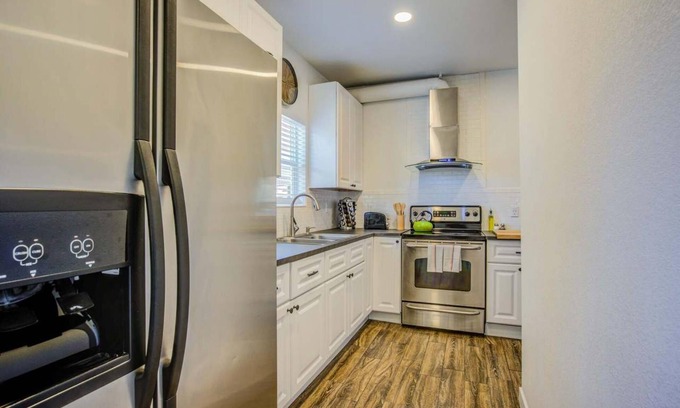 Downtown Colorado Springs Apartment | 1BR Lovely Stylish Downtown Close To Everything