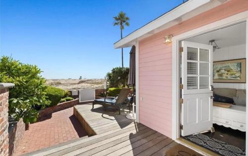 Balboa Peninsula House | 1Br Oceanfront Cottage W Large Patio, Built-In Bbq & Views By Beachview Rentals