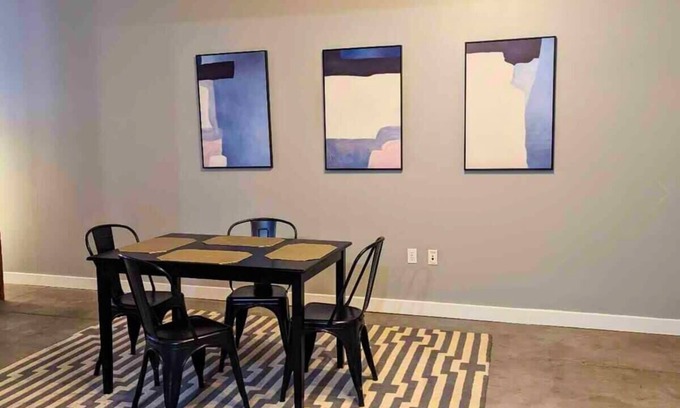 Downtown St. Louis Apartment | 1BR with W&D Mins To America Center Downtown