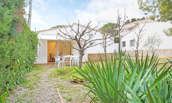 Palafrugell Ski Chalet | 1SIR 01 - Very simple 2 bedroom apartment located in a very quiet area only 200m from the beach of Llafranc.