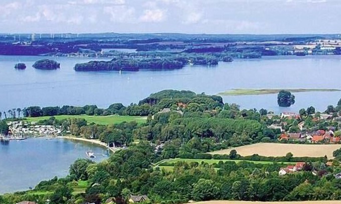 Bosau House | 2 - 10 pers. - comfortable 140 m² holiday home directly in the health resort Bosau