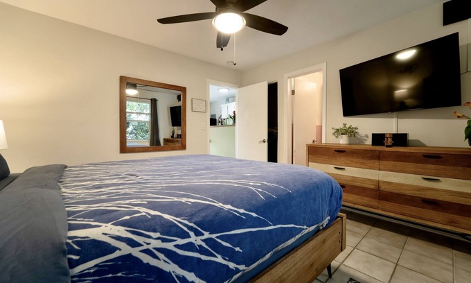 Poinsettia Heights Apartment | #2: 1BR with Beach Gear and Strong Wifi