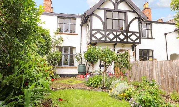 Chester Cottage | 2 Ashby Place