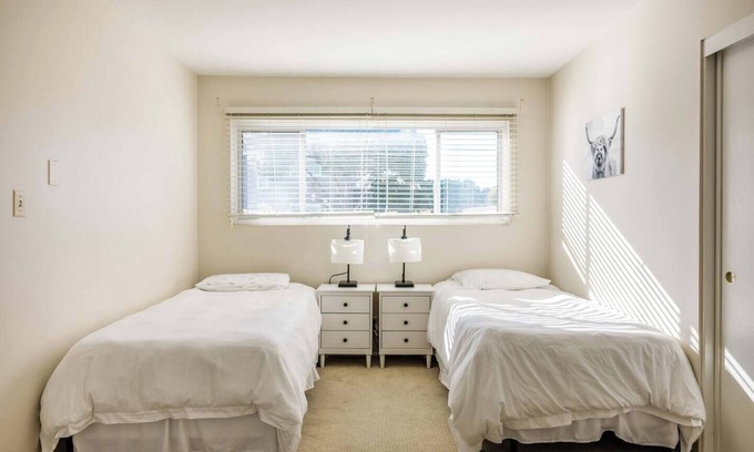 Madrona Condo | 2 BD/Quiet Community/Close to Food + Shopping