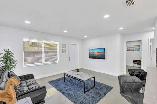 Hallandale Beach House | 2 Bdrm Modern House Mins From Beach & Casino Hb1