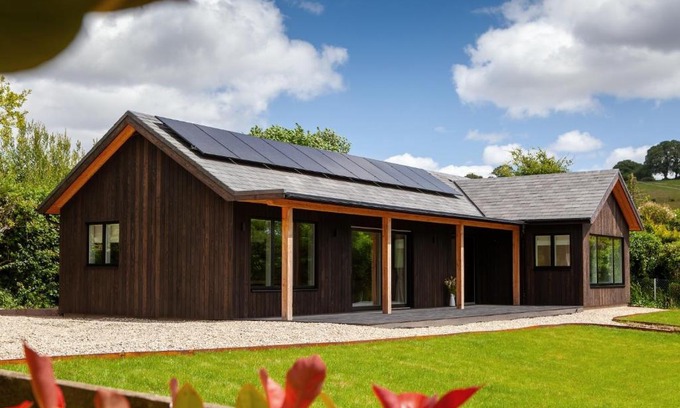 Ashburton House | 2-Bed Eco Friendly Home Sleeps 4 with Parking