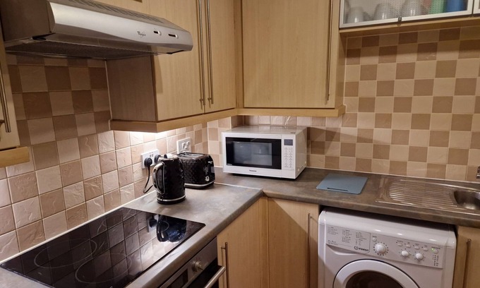 Southampton Apartment | 2 Bed Flat - Sleeps 4 - Parking - Wifi