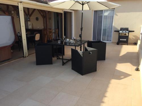 Xylofagou Apartment | 2 Bed Flat - Sleeps 4 - Pool - Parking - Wifi