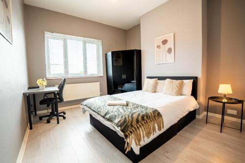 Selhurst Apartment | 2 Bed Flat - Sleeps 6 - Parking - Wifi