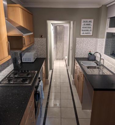 Newark House | 2 Bed House - Garden & Excellent Wifi