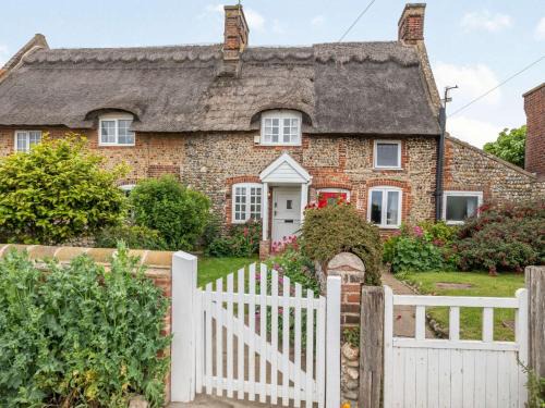 Bacton House | 2 Bed in Bacton 88326