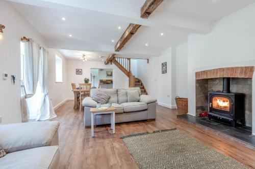 Charlton Marshall House | 2 Bed in Blandford St. Mary oc-s33308