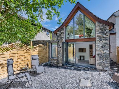 Staveley House | 2 Bed in Staveley SZ590