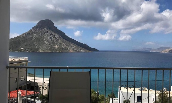 Massouri Apartment | 2 Bed - Sleeps 4 - Free Parking - Sea & Mtn View