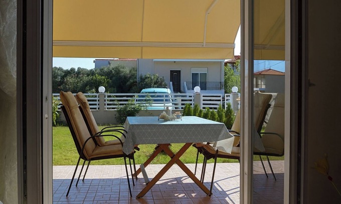 Nikita House | 2 Bed-sleeps4-garden-parking-pets-aircon