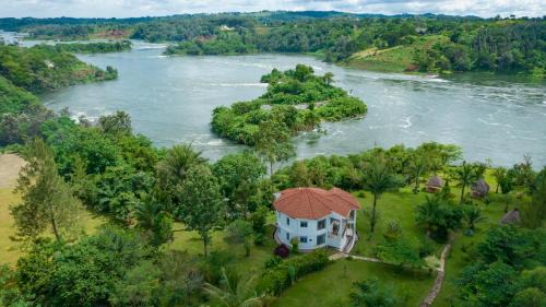 Jinja Apartment | 2 Bed Villa - Sleeps 6 - River Views Garden Wifi