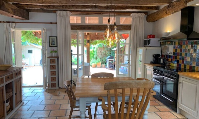 Saint-Meard-de-Gurcon House | 2 Bed Vineyard House - Sleeps 6 - Pets Welcome