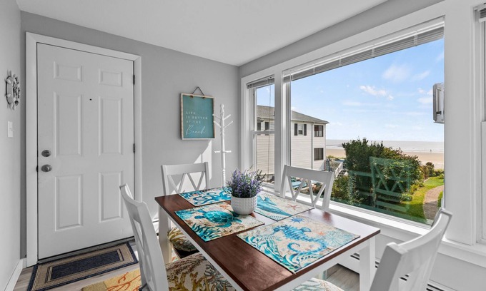 Old Orchard Beach Apartment | 2 bedroom, 2 bath ocean view, direct beach access!