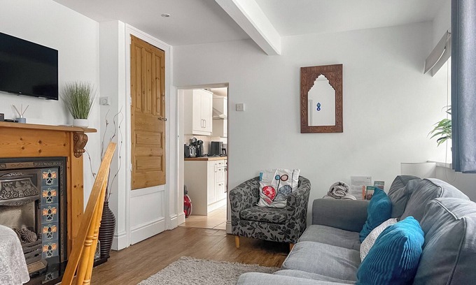 Taff's Well Cottage | 2 bedroom accommodation in Taff’s Well, near Cardiff