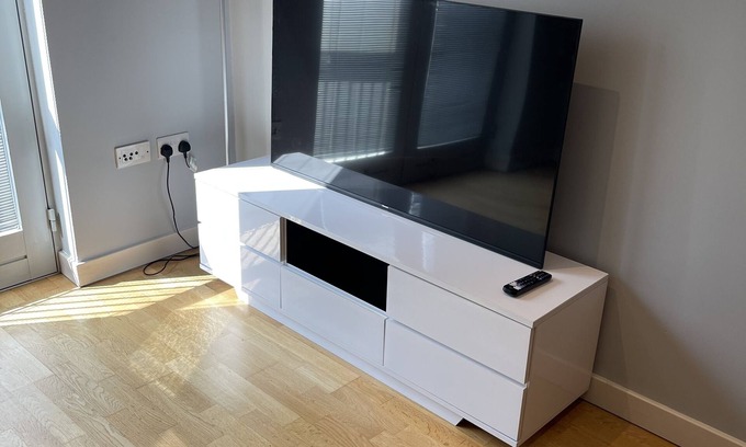 Bedford Apartment | 2 bedroom apartment in Bedford town centre. Sleeps 6