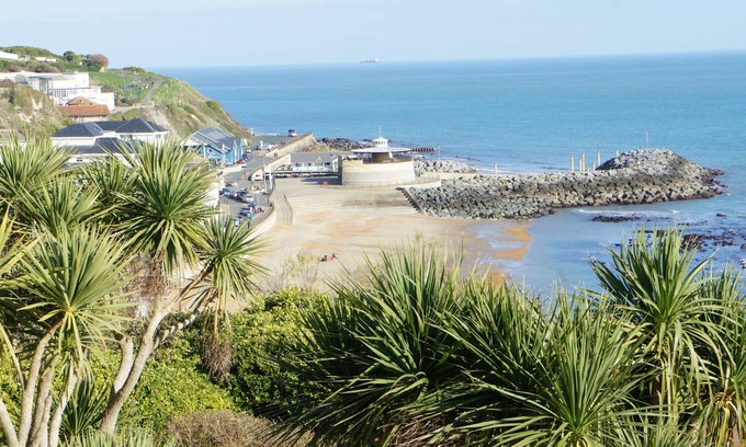 Ventnor Apartment | 2 bedroom apartment situated in spectacular location in Ventnor