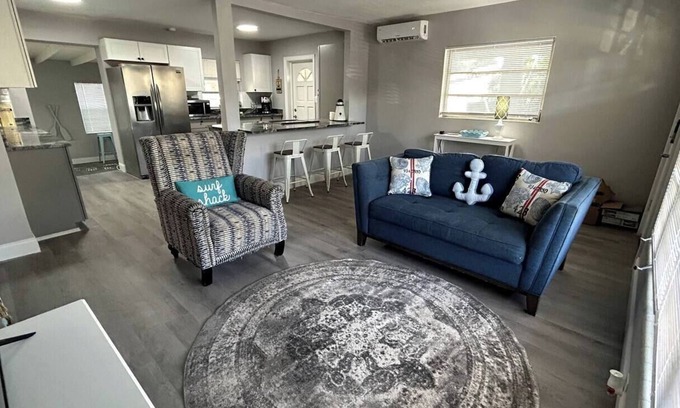 Tropic House | 2 bedroom Cottage, Close to Space X, FIT and the Beaches