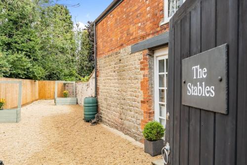 Swindon House | 2 bedroom cottage in Old Town