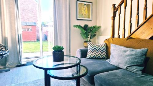 Stoke Gifford House | 2 Bedroom House, Park on Doorstep, Families and Contractors Friendly, Near Parkway Station
