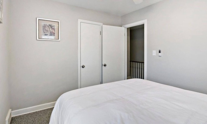 Lake Bluff Apartment | 2 Bedroom Near Great Lakes Naval