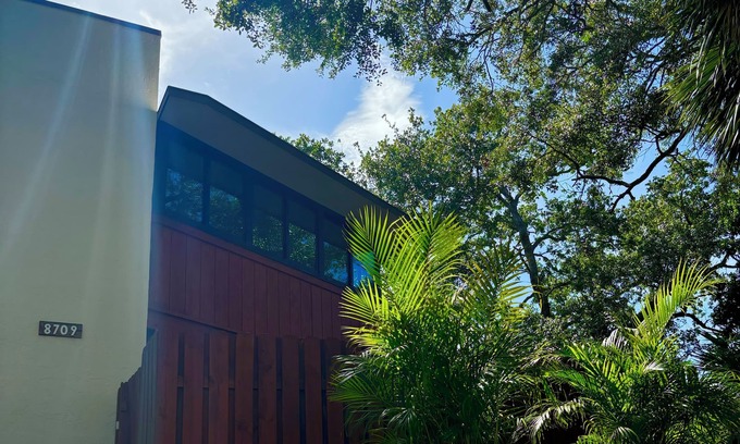Cape Caneveral Beach Gardens House | 2-bedroom oceanfront townhome at the charming Cape Canaveral with WiFi, AC, Pool
