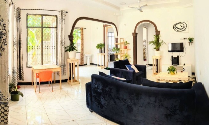 Dar es Salaam Apartment | 2 Bedroom spacious Cozy Home,10 min Walk to Beach